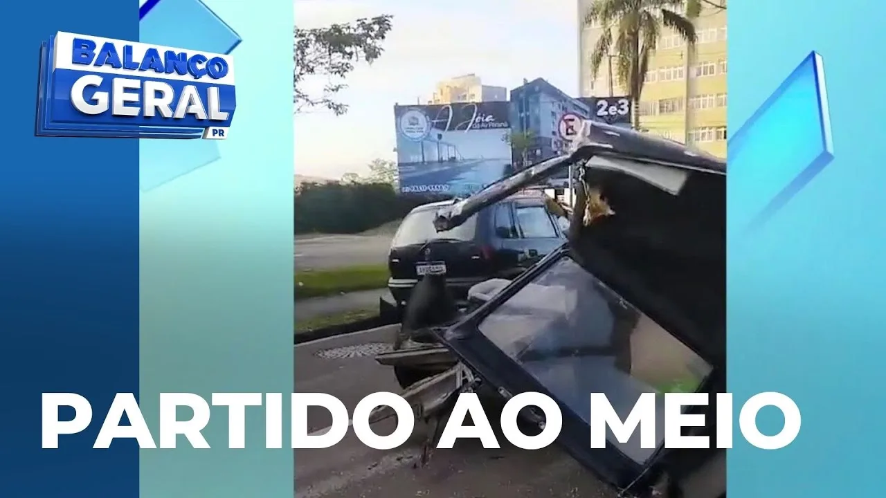 Carro é partido ao meio, após motorista perder a direção e acertar poste; uma pessoa perdeu o braço