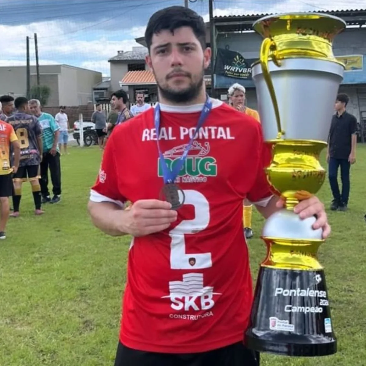 Amigos se despedem de pizzaiolo morto: "Vou contar que você era o melhor no futebol"