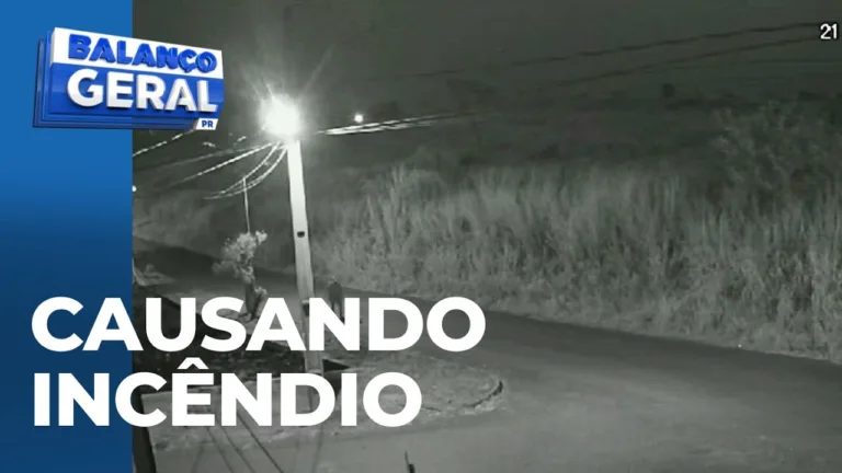 Em meio ao clima seco, homem é flagrado ateando fogo em área de vegetação