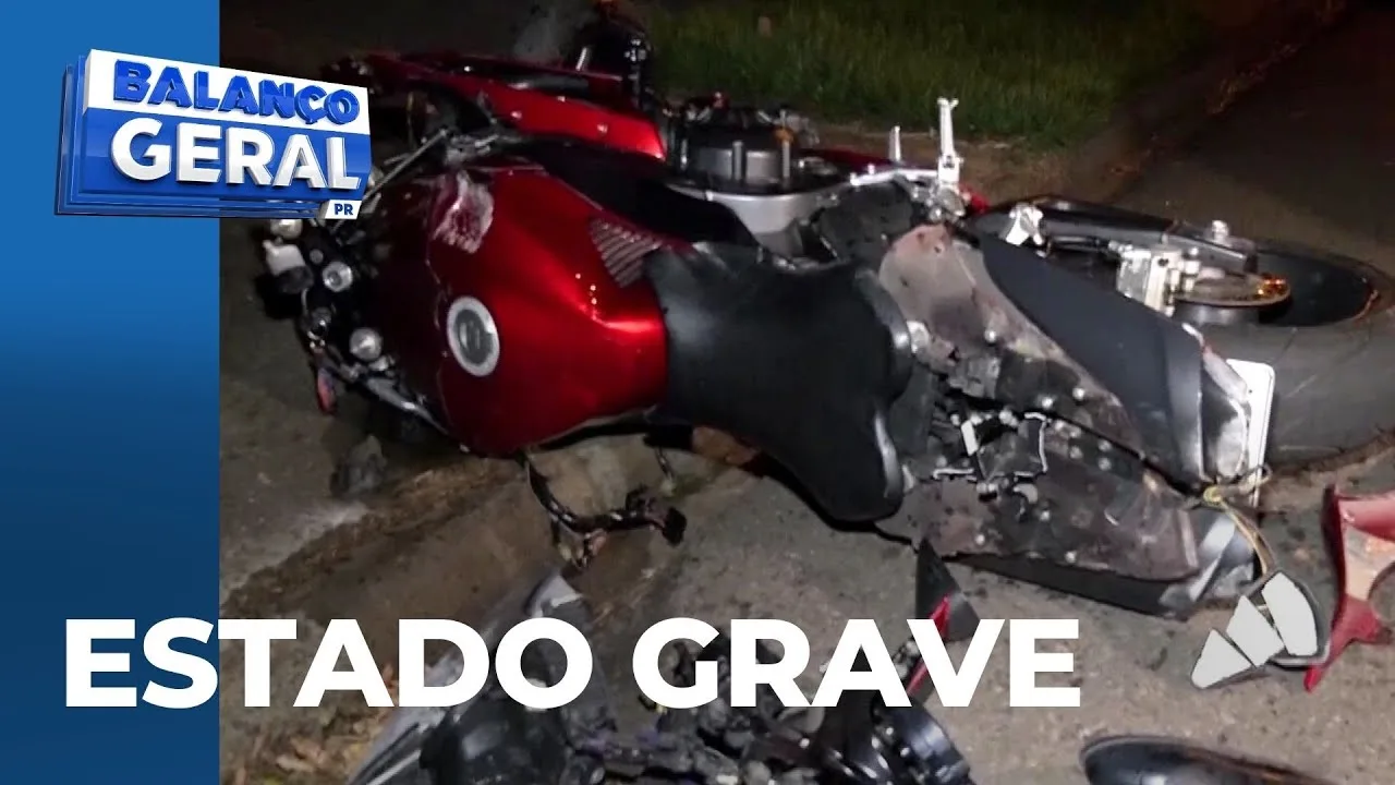 Motociclista é socorrido em estado grave após bater a moto de alta cilindrada em carros estacionados