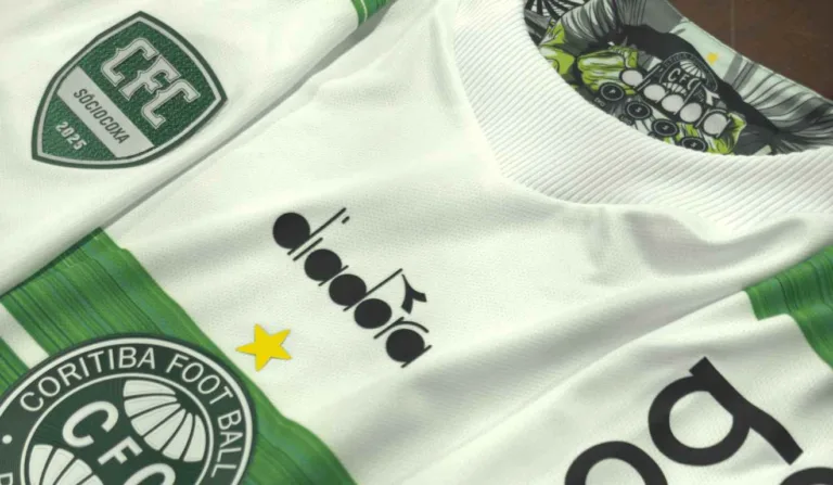 Coritiba: jogadores homenageiam torcedores com alteração no uniforme