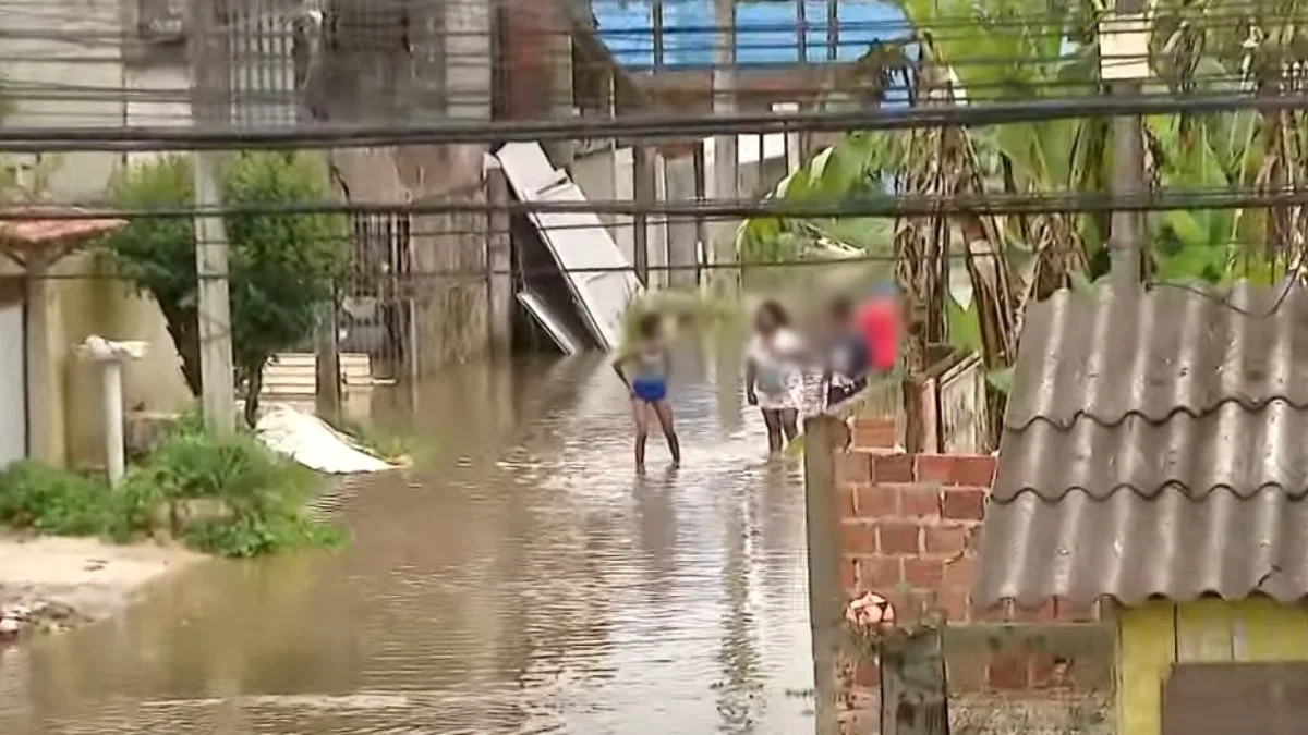 "Estamos com medo", diz moradora ilhada após alagamentos na RMC