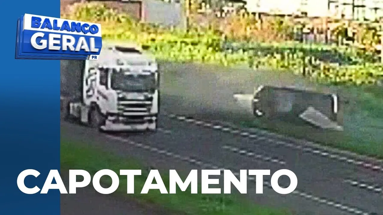 Flagrante na BR-376: carro capota diversas vezes após ser atingido por caminhão