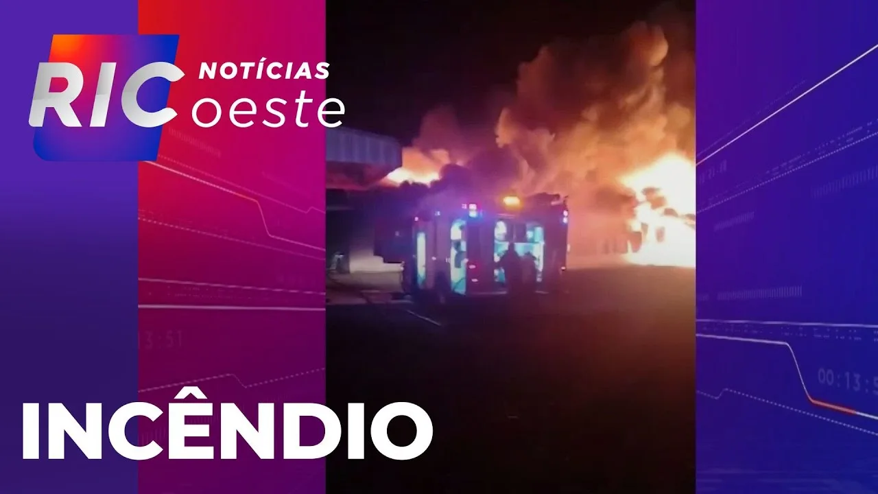 Grande incêndio destrói fábrica de artigos de festa às margens da BR-277, em Cascavel