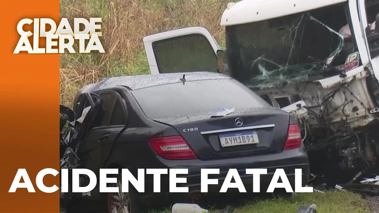 Tragédia na PR-444: Caminhão bate de frente com carro em acidente mortal