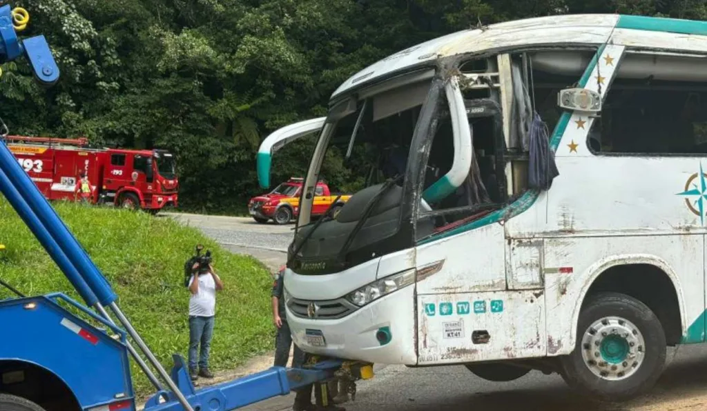 Empresa nega feridos graves e apura causas do acidente na Serra da Dona Francisca