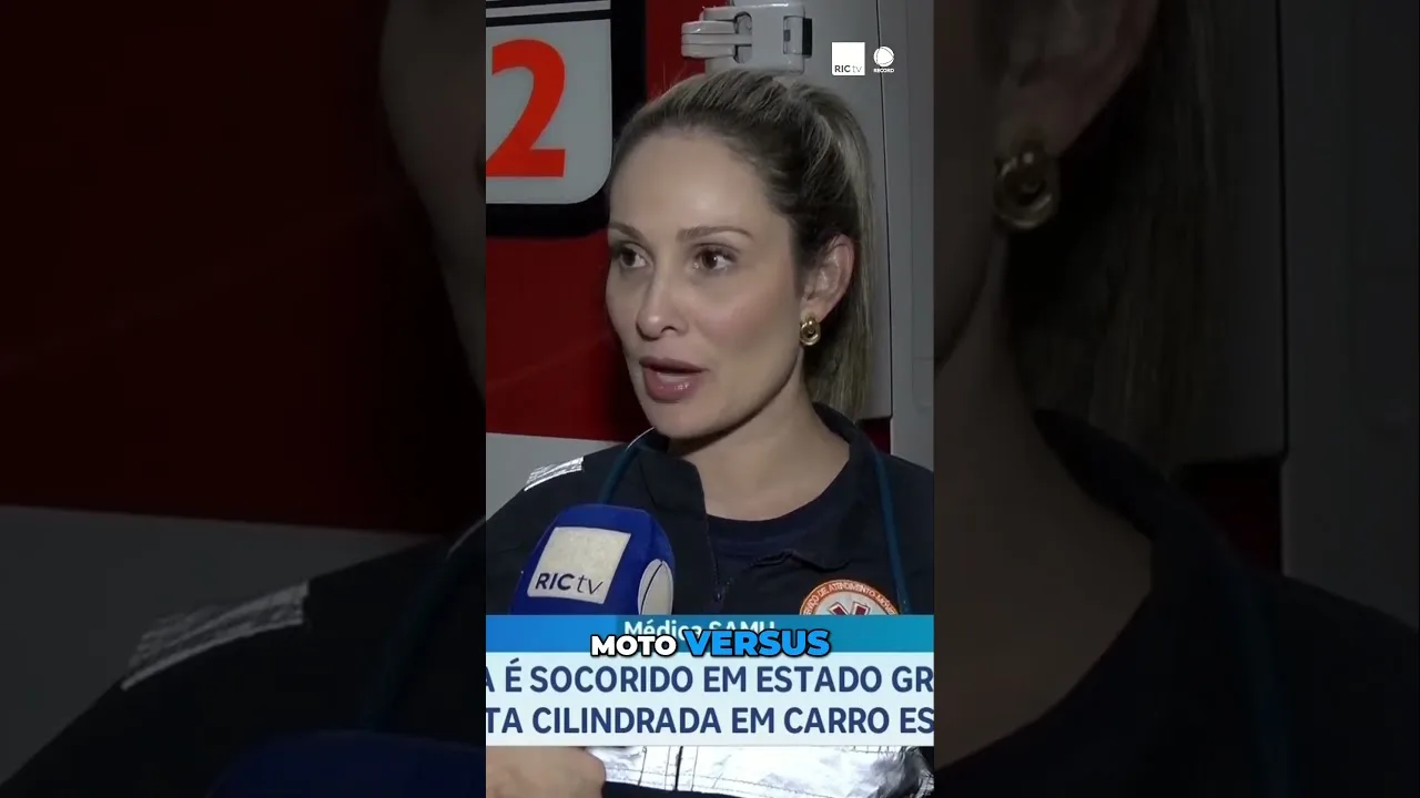 Colisão entre moto de alta cilindrada e carros estacionados deixa motociclista em estado grave