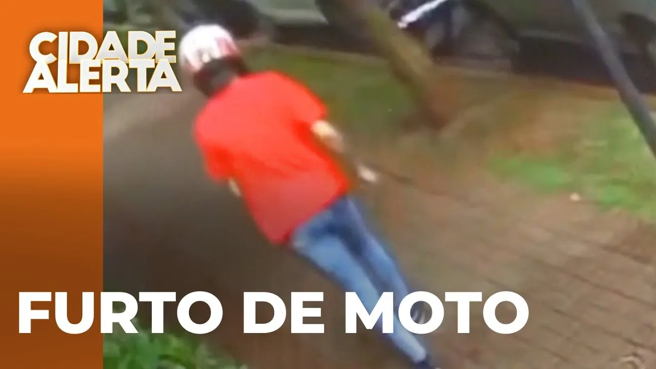 Criminoso furta moto estacionada a luz do dia