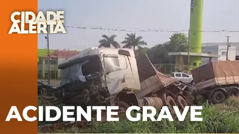 Caminhão em manobra provoca grave acidente: 5 carros atingidos