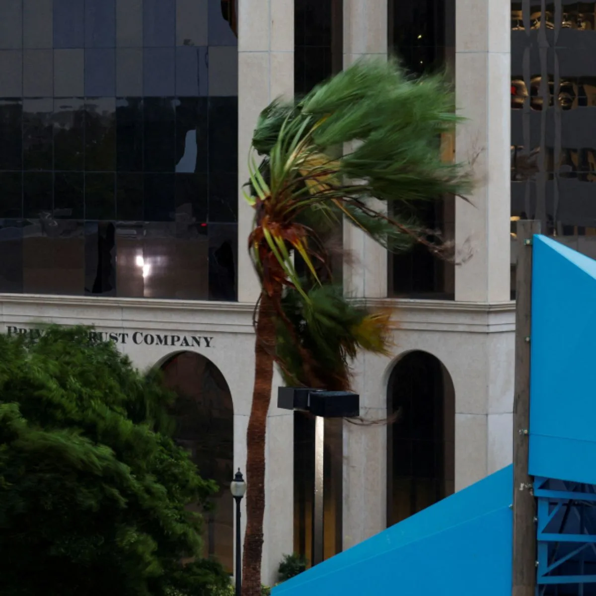 Mortes, destroços e falta de energia: veja imagens da Flórida após Furacão Milton