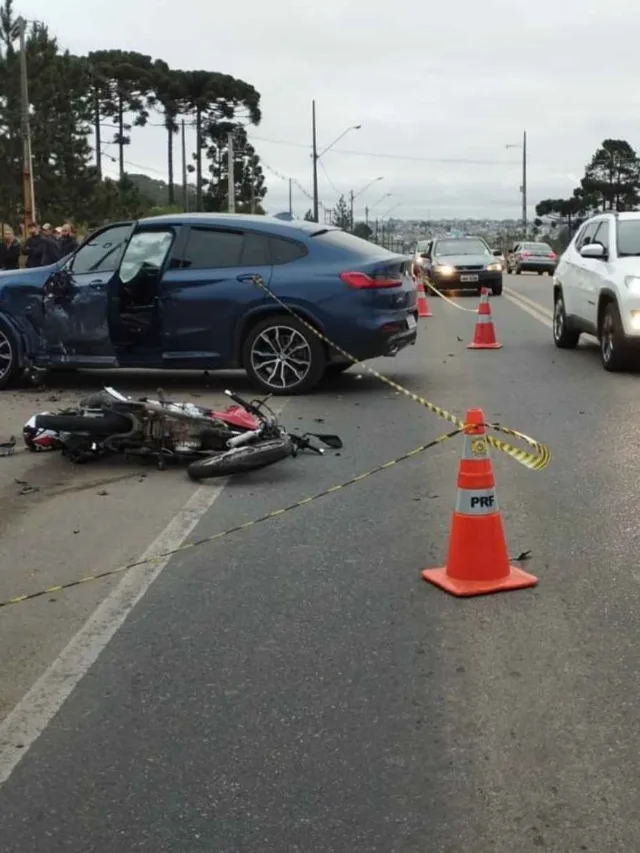 O acidente aconteceu na Estrada da Ribeira (Foto: PRF)