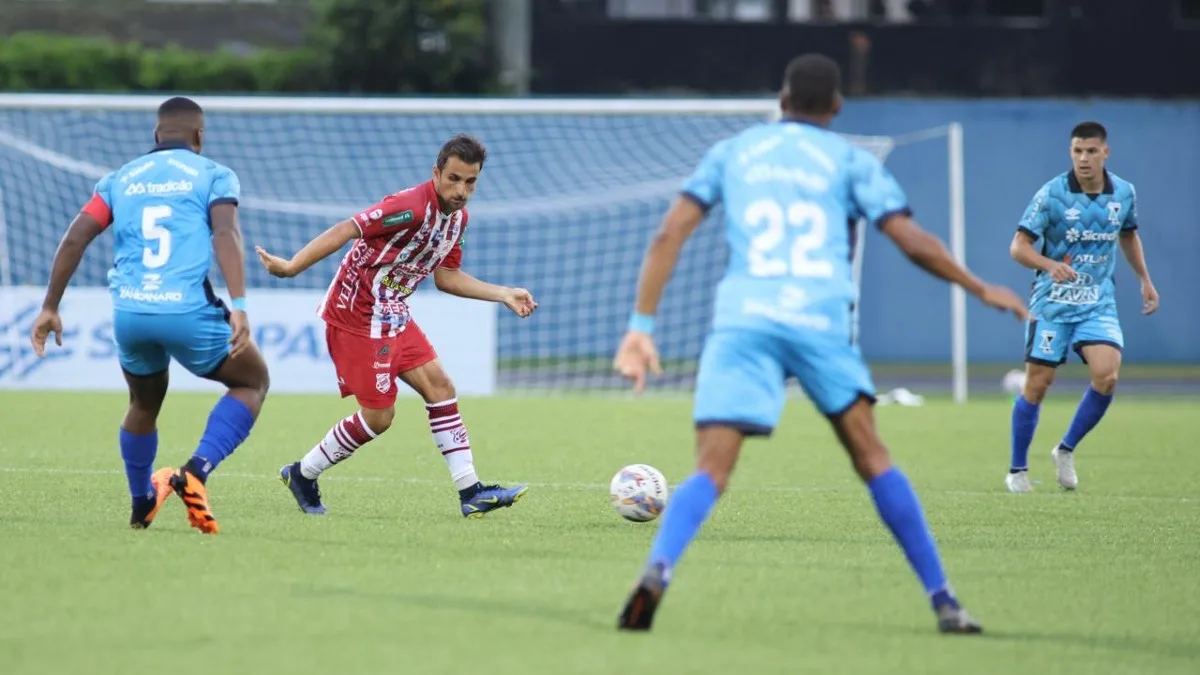 Lance de Rio Branco x Azuriz, pelo Campeonato Paranaense