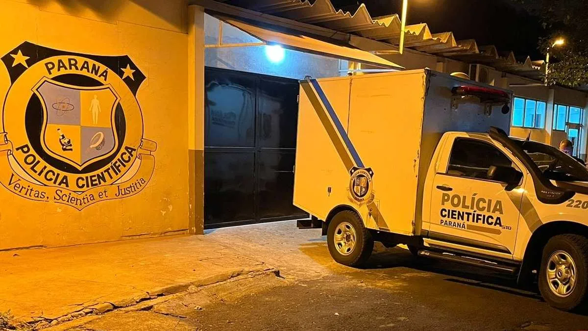 Bebê morre atropelada na garagem de casa pelo carro da própria família