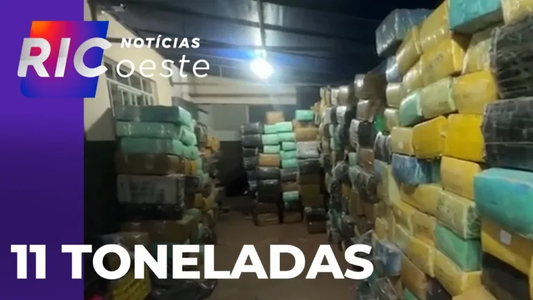 Polícia Civil de Foz do Iguaçu encontra 11 toneladas de maconha, em barco paraguaio