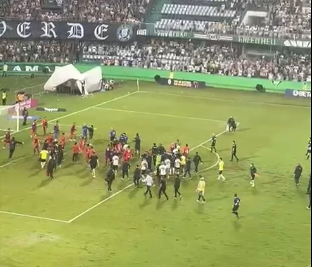 Briga entre jogadores no Atletiba