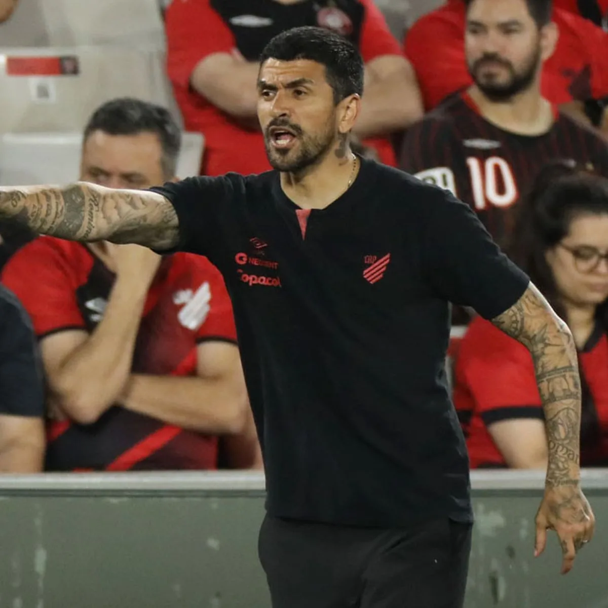 Técnico do Athletico, Lucho González Escalação Vitória