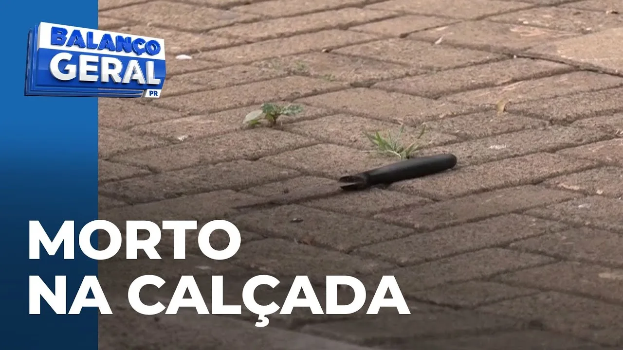 Homem é assassinado com golpes de faca e é encontrado morto ao lado do carro