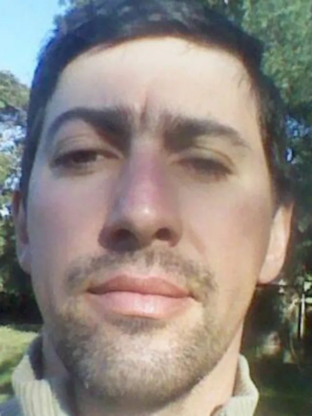 O empresário que morreu após ser atingido pela queda de uma árvore, na última sexta-feira (20), em São José dos Pinhais, foi identificado. A vítima é Anderson Araújo Mota, de 49 anos, proprietário da fábrica de biscoitos onde ocorreu o acidente.