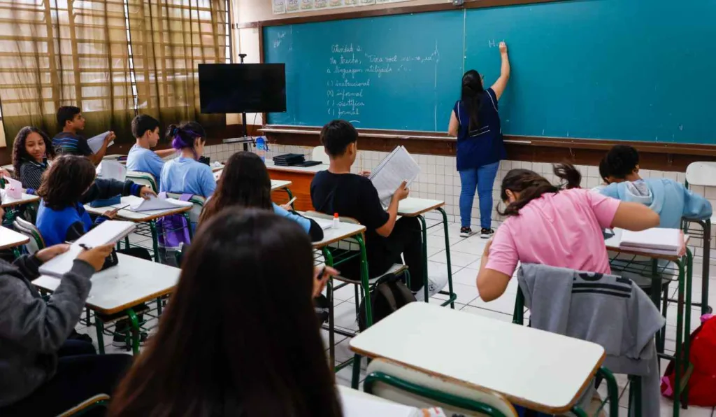 Retorno do programa Parceiro da Escola é destaque no Jornal da Manhã.