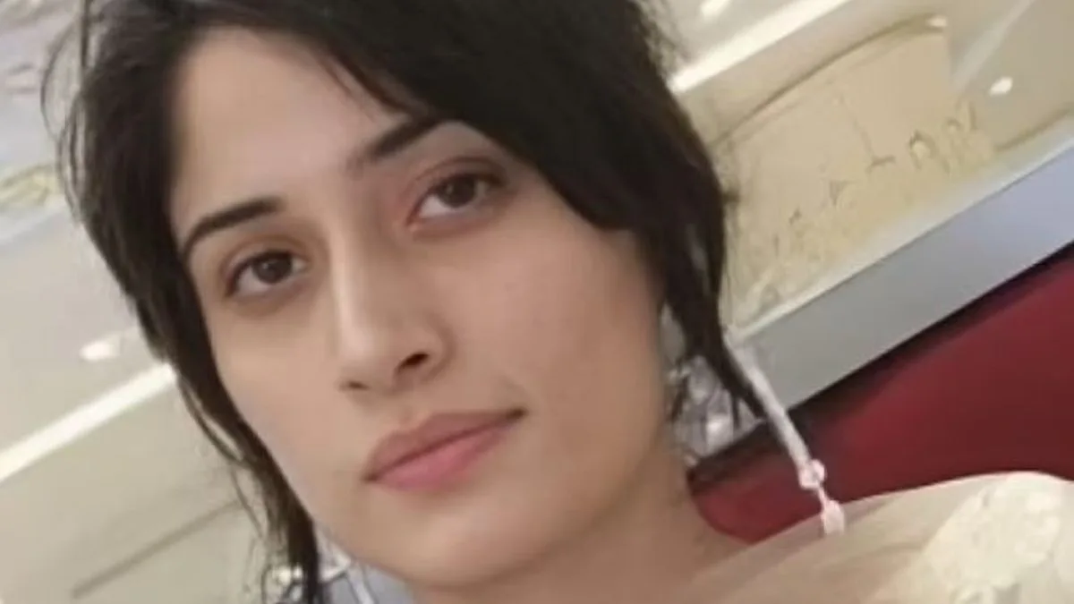 A jovem foi atacada enquanto dormia