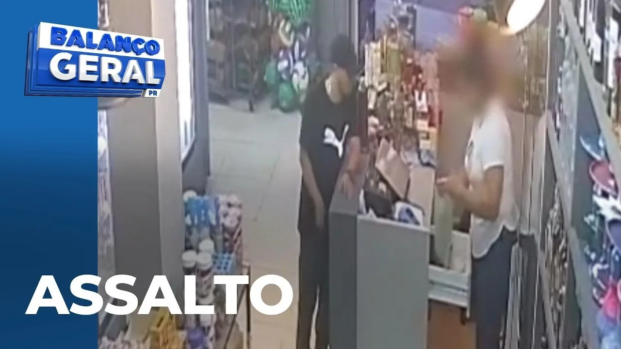Assalto a loja de conveniência é registrado por câmera de segurança; funcionário foi rendida