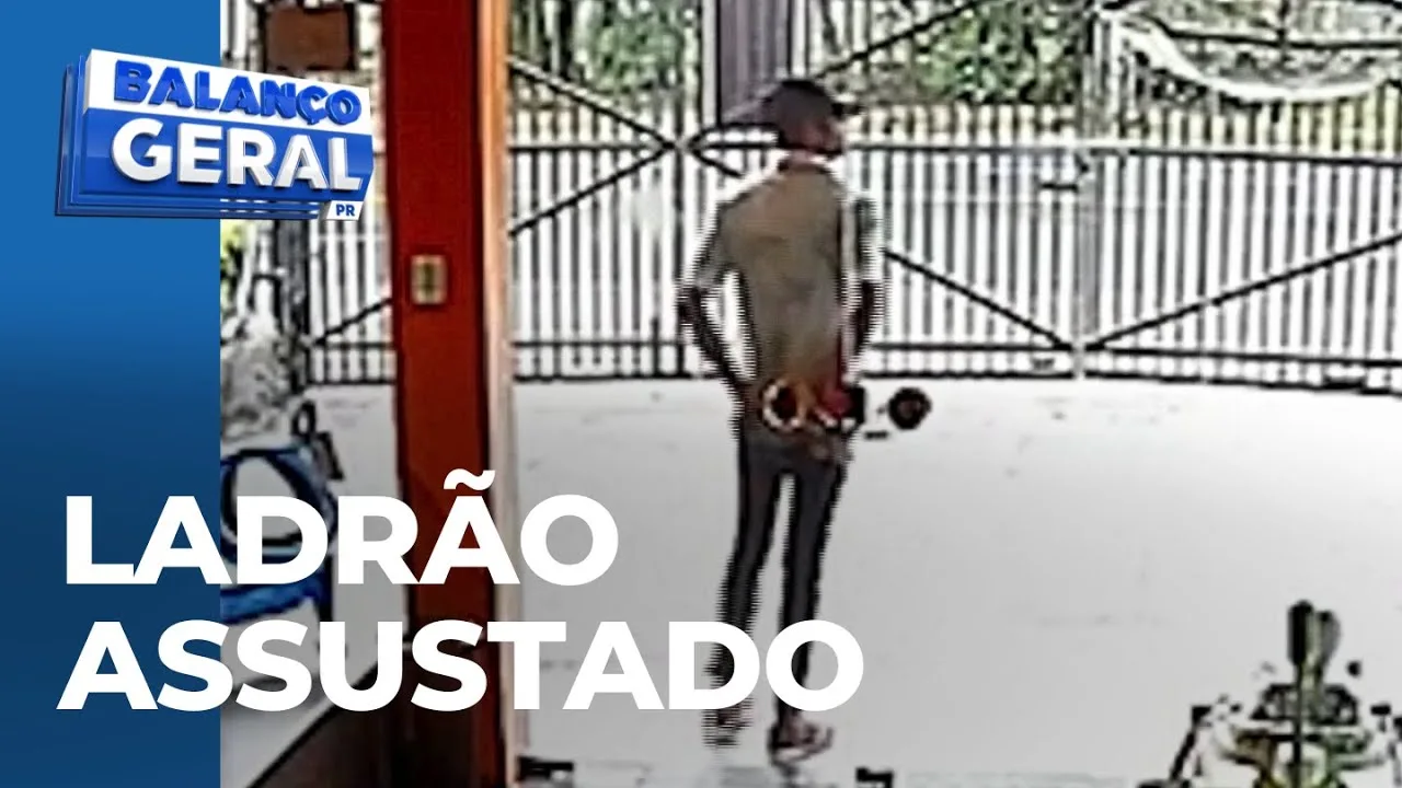 Ladrão invade brechó, dona grita pelo alto-falante e malandro corre derrubando tudo