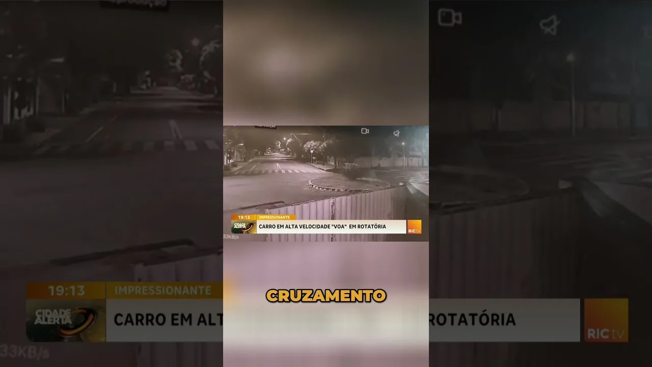 Carro, em alta velocidade, 'voa' em rotatória de Goioerê