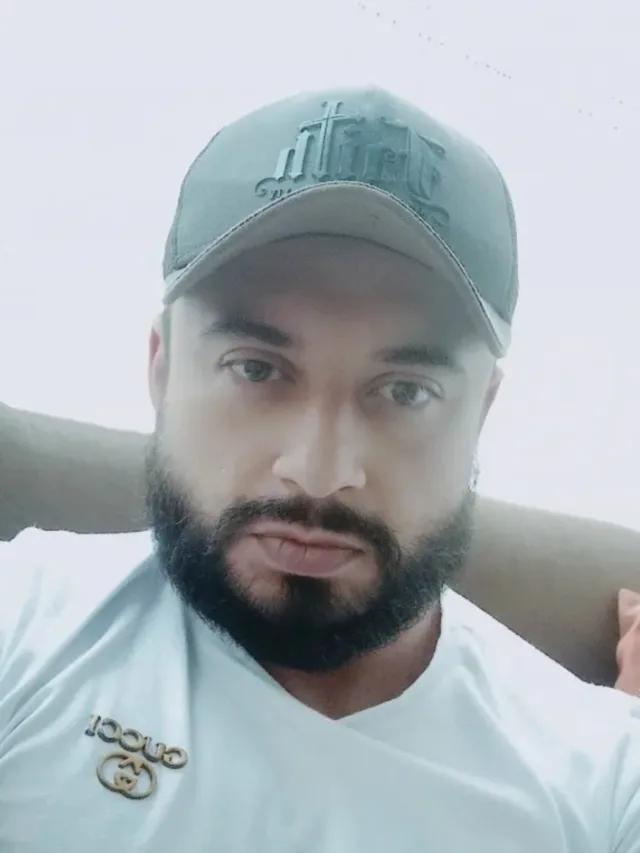 Um assistente social que também trabalha como motorista de aplicativo está desaparecido desde sexta-feira (13) à noite. Douglas Schoenberger Filho, de 36 anos, foi visto pela última vez ao deixar o trabalho, em Ponta Grossa, nos Campos Gerais do Paraná, e não deu mais nenhuma notícia para a família. E em meio ao mistério sobre o seu paradeiro, o carro que ele utilizava para as corridas do aplicativo foi localizado abandonado em Guarapuava, na região central do estado, a mais de 150 quilômetros de distância.