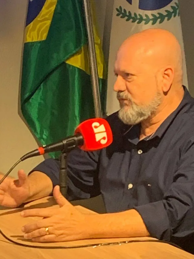 Airton José (PSB) defende contratação de professores para ensino integral em Foz