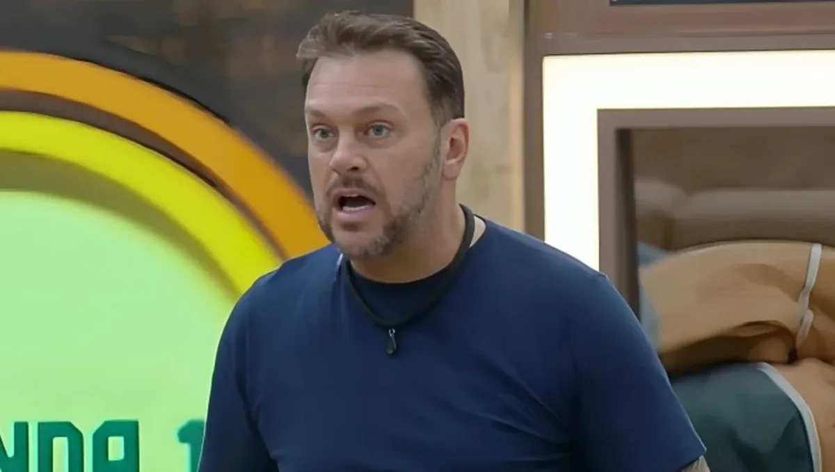 Albert Bressan é eliminado de A Fazenda 16 (Imagem: Reprodução / PlayPlus)