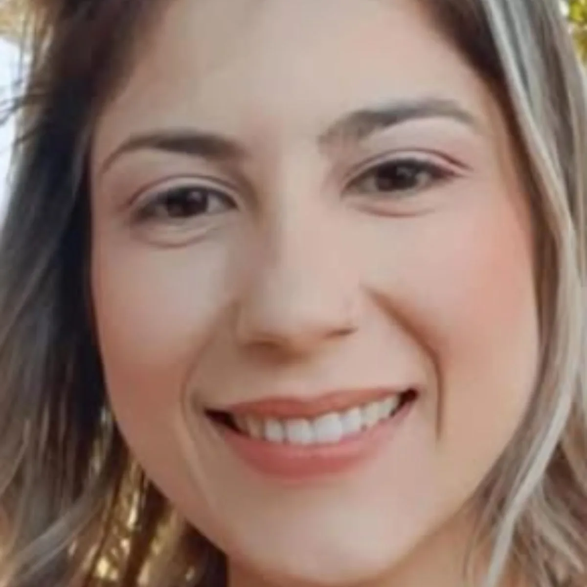 Mulher morre em acidente e deixa 3 filhas; família estava a caminho de casamento