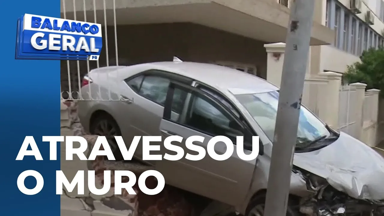 Carro invade o Colégio Mãe de Deus no centro de Londrina
