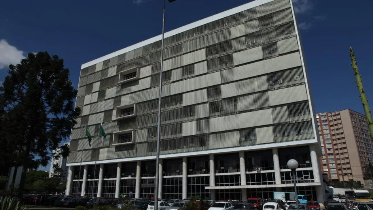 TJ-PR começa a julgar licitação milionária do Governo do Paraná 