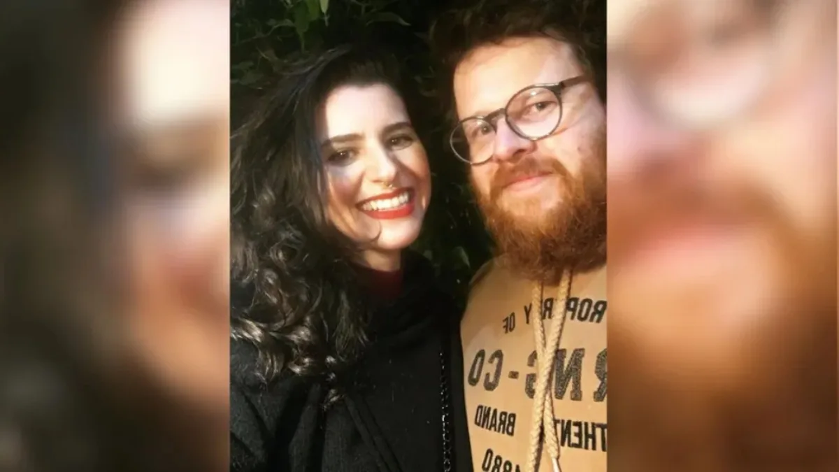 O casal que morreu em um acidente na BR-373, em Prudentópolis, na tarde da última sexta-feira (27), foi sepultado na manhã deste domingo (29). Felipe Corrêa dos Santos, de 38 anos, e Karoline Bastos Corrêa dos Santos, de 36 anos, morreram após uma colisão frontal com um caminhão. Eles deixam duas filhas, uma menina de 10 anos de idade e uma bebê da apenas 3 meses. As duas também estavam no carro no momento do acidente e foram resgatadas com vida pelos socorristas.