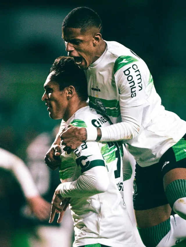 Robson comemora o gol em Coritiba x Ceará, pela Série B 2024