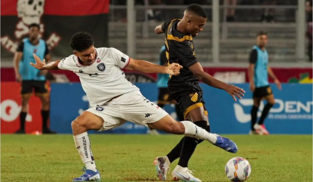 Jogadores de Cianorte e Athletico