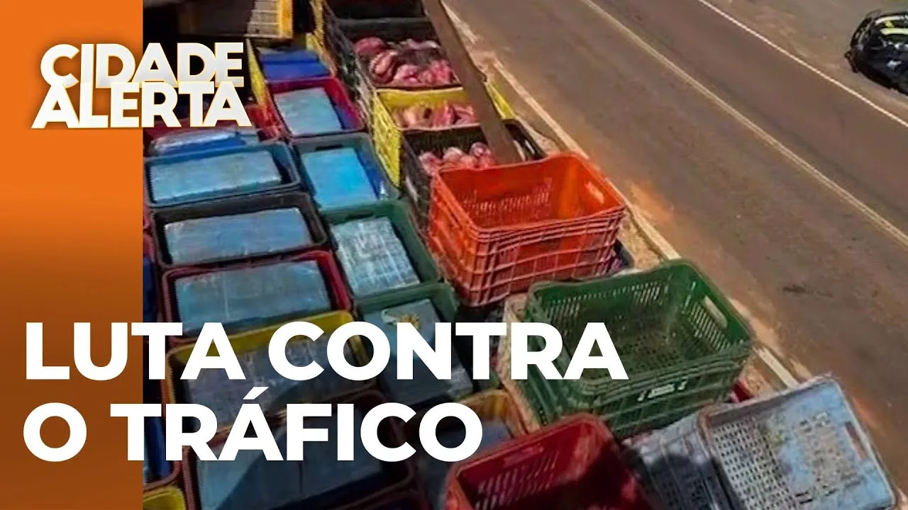 Flagrante: Motorista pula de caminhão com 2 toneladas de drogas durante perseguição