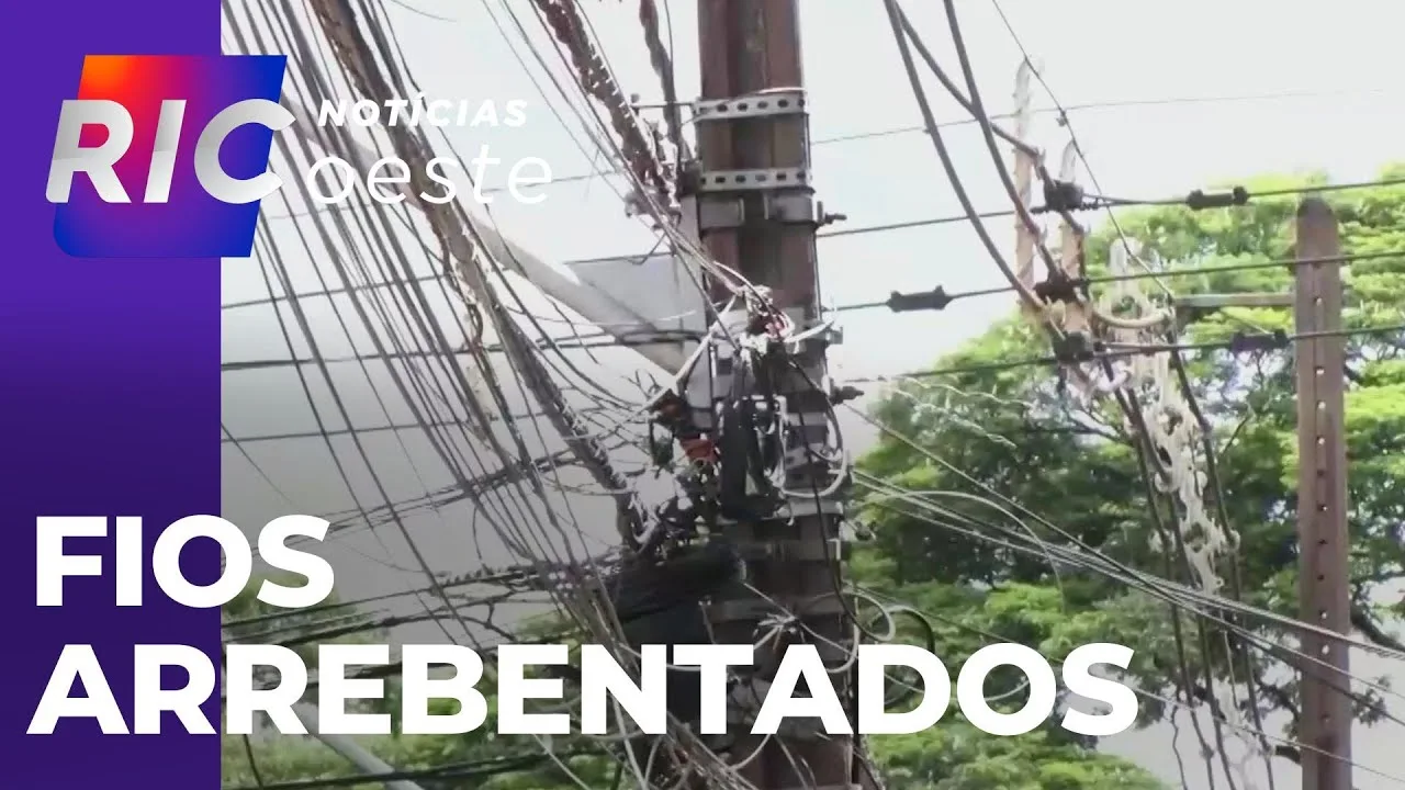 Fios arrebentados, em ruas de Cascavel, trazem prejuízos para a população