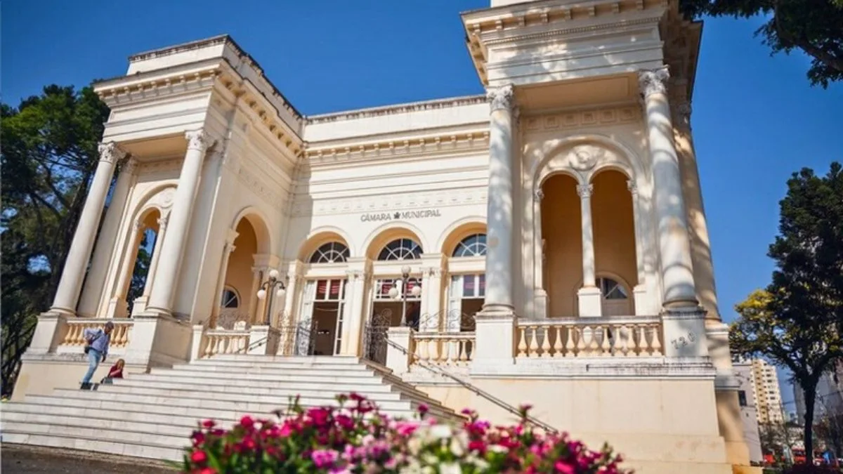 Três novos vereadores assumem cadeiras em Curitiba; veja no RIC Notícias Opinião