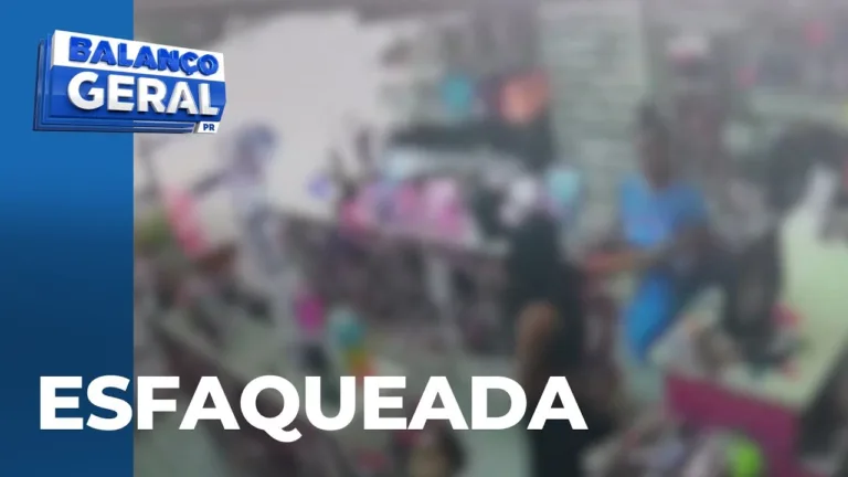 Suspeita, que esfaqueou mulher durante briga por dívida, se apresenta para a polícia