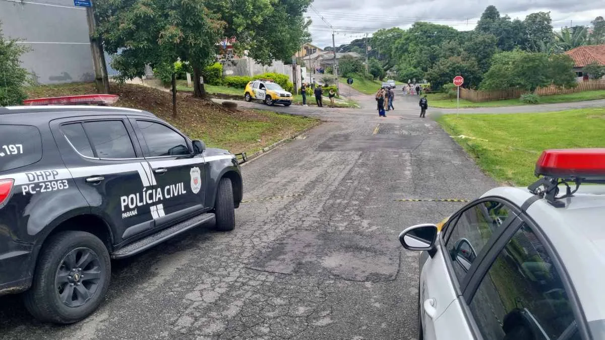 Crime aconteceu em plena luz do dia no bairro Pinheirinho, em Curitiba