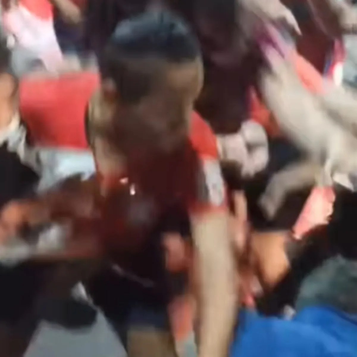 Socos e chutes: brigas generalizadas marcam segundo turno em Fortaleza