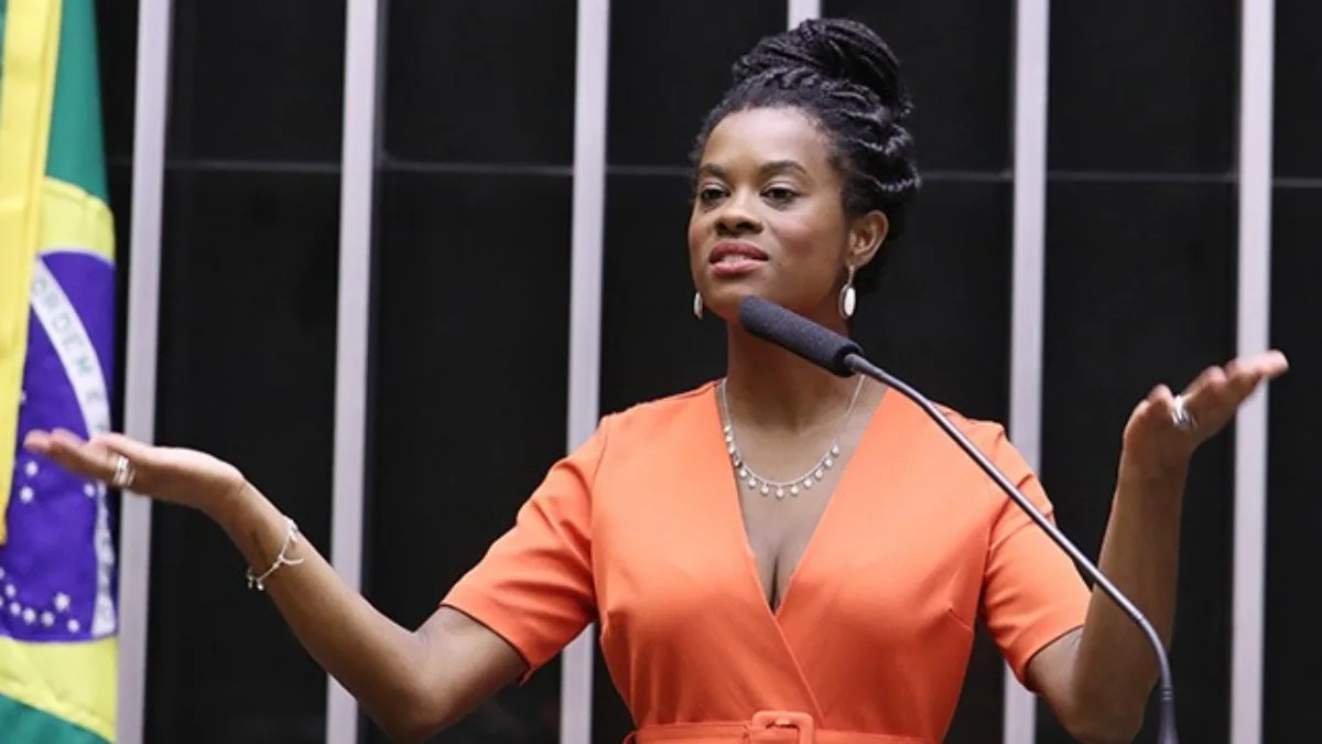 Carol Dartora foi alvo de email com ofensas e ameaças