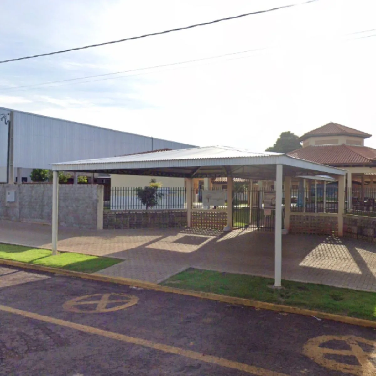 Criança esquecida em ônibus escolar é destaque do RIC Notícias Noite