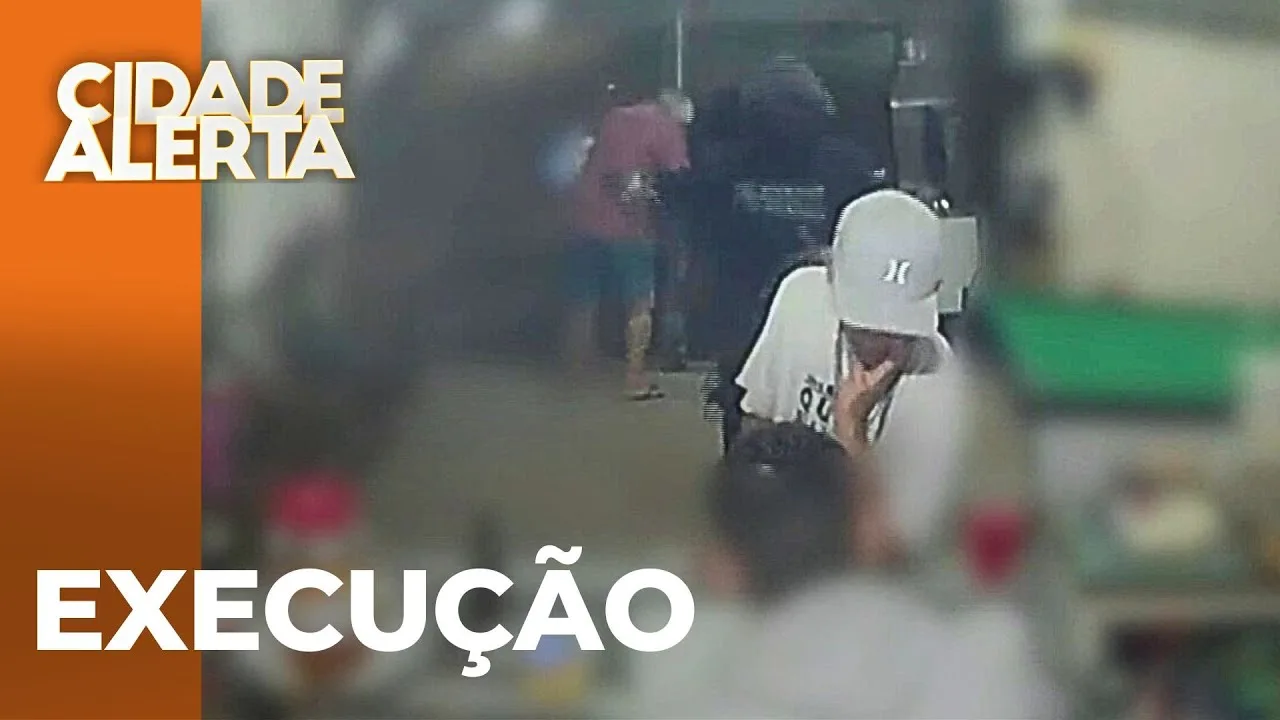 Jovem de 20 anos é morto a tiros em loja de conveniência; câmera flagrou a execução