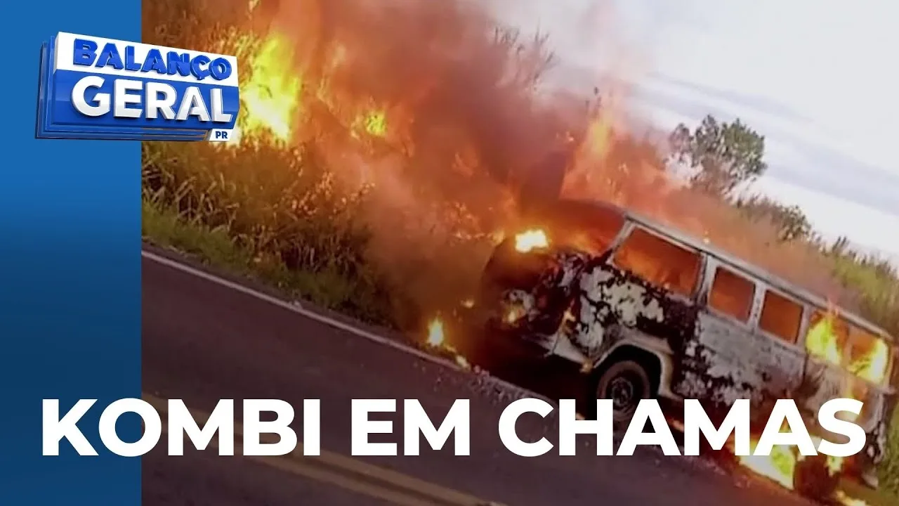Kombi pega fogo e fica completamente destruída no Contorno Norte de Maringá