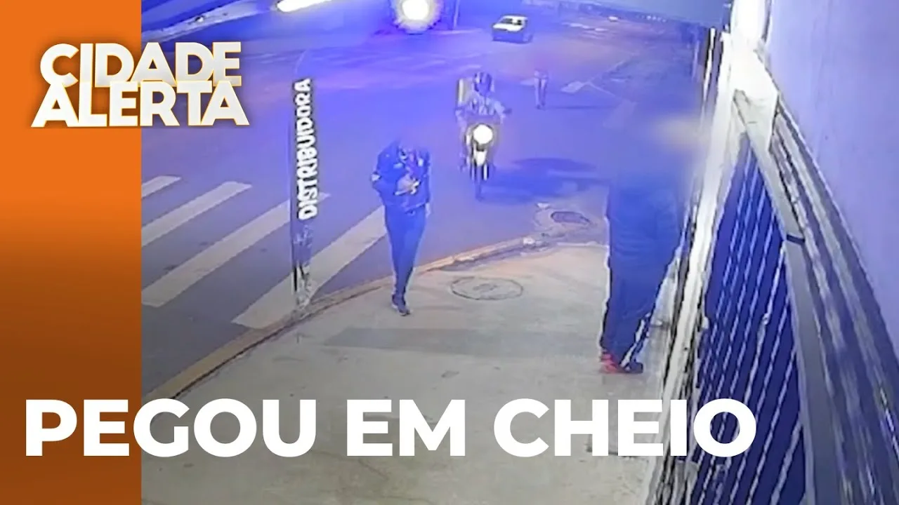 Homem é atropelado por carro; motivo do acidente choca