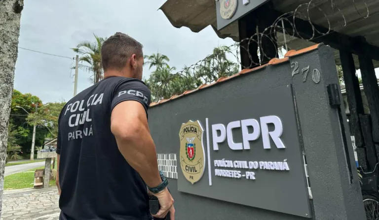 Estupro aconteceu no último domingo (26); dois homens foram presos