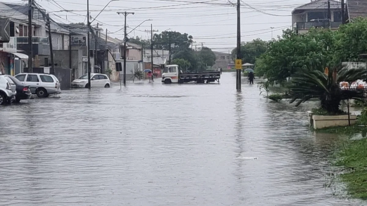 Temporais e alagamentos no Paraná serão destaques do RIC Notícias Noite