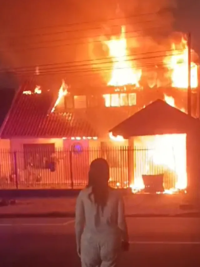 Incêndio assusta moradores no bairro Capão Raso, em Curitiba